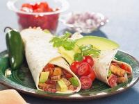 Lipie umpluta cu piept de pui si legume Lipie umpluta cu piept de pui si legume